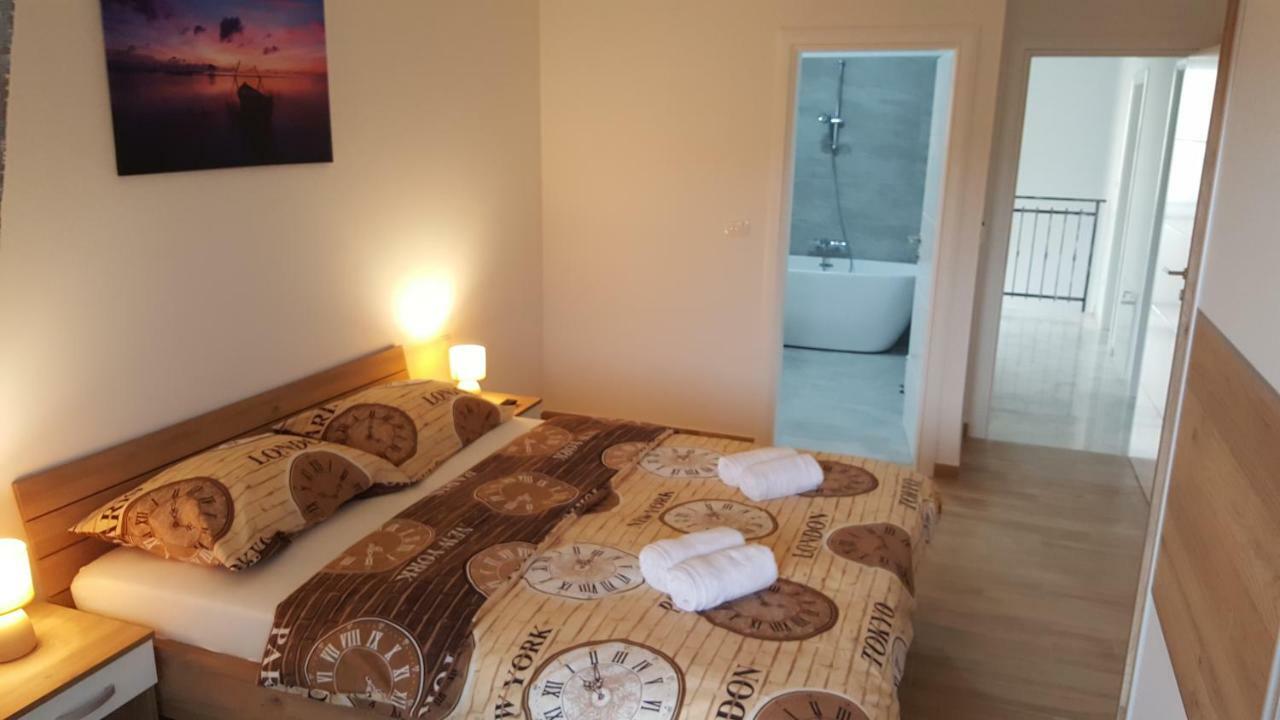 Villa Martina Pinezići Buitenkant foto